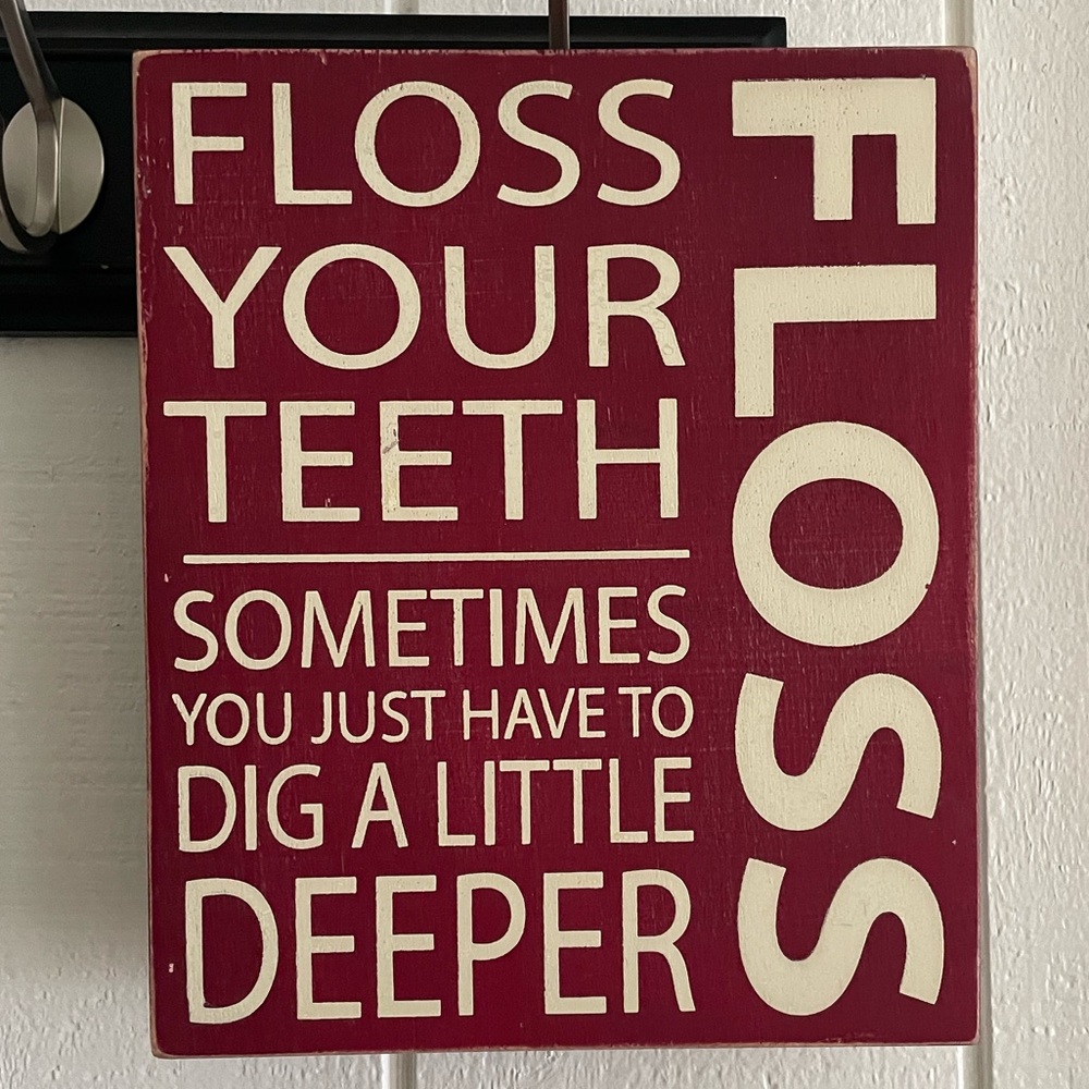 BATH DECOR Floss Your Teeth Red Wooden Wall Sign